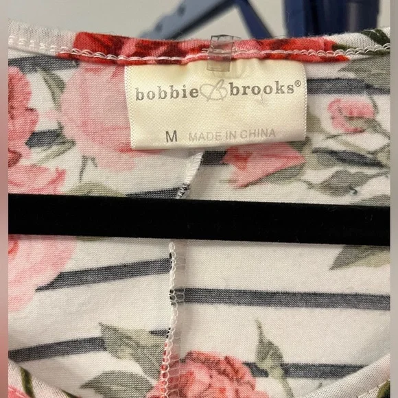 Bobbie brooks floral top size medium - Picture 3 of 6